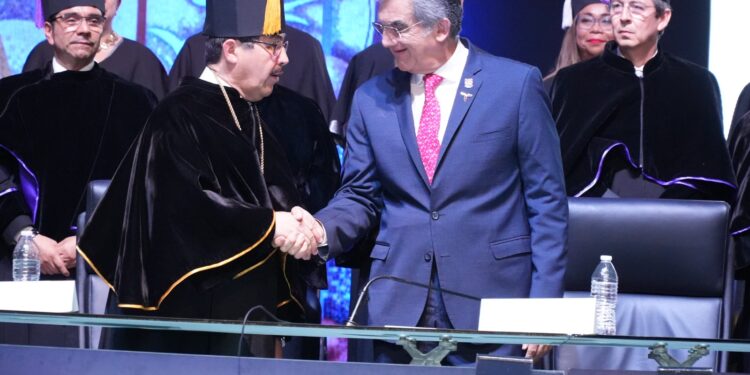 Dámaso Anaya rinde juramento como rector de la UAT ante la asamblea universitaria