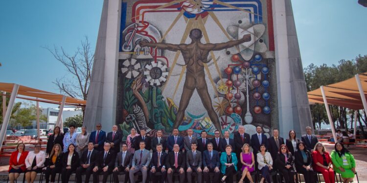 Entrega rector nombramientos a secretarios de la UAT