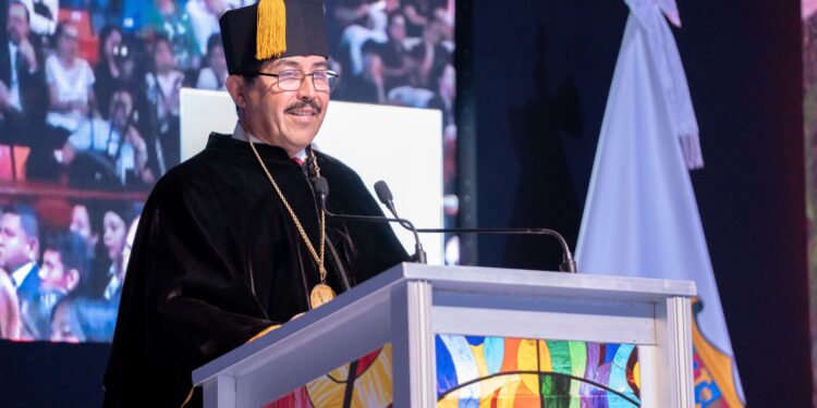 Dámaso Anaya rinde juramento como rector de la UAT ante la asamblea universitaria