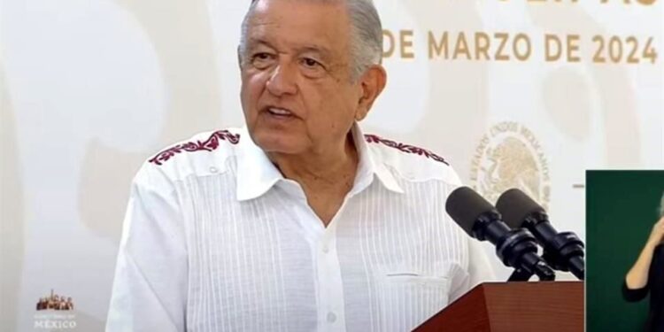 AMLO anuncia ampliación del programa de regularización para «autos chocolate»