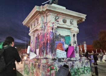 Gritos de auxilio representado en grafitis a monumento Pedro J. Méndez