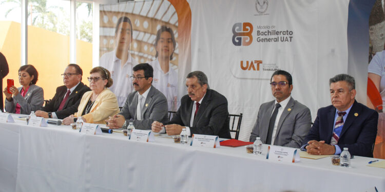 Impulsa Dámaso Anaya la transformación del bachillerato de la UAT