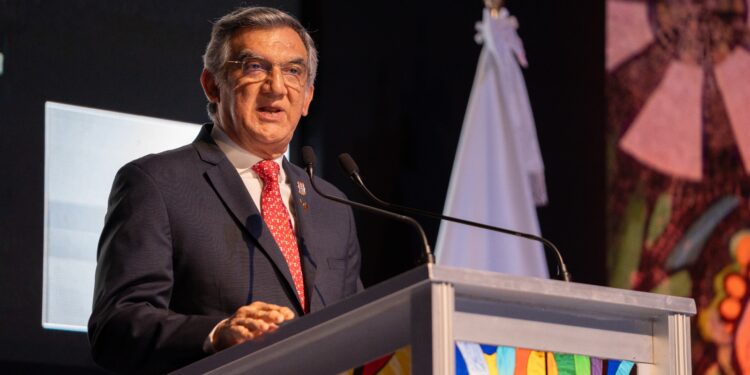 Dámaso Anaya rinde juramento como rector de la UAT ante la asamblea universitaria