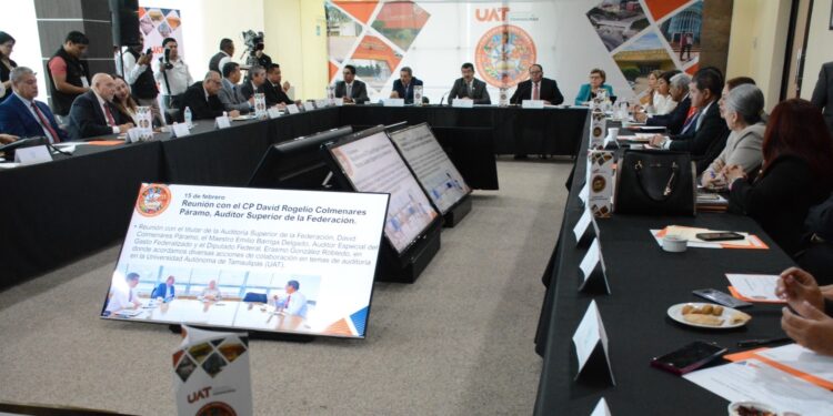 Entrega rector nombramientos a secretarios de la UAT