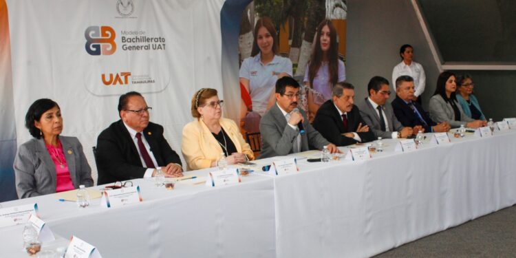 Impulsa Dámaso Anaya la transformación del bachillerato de la UAT