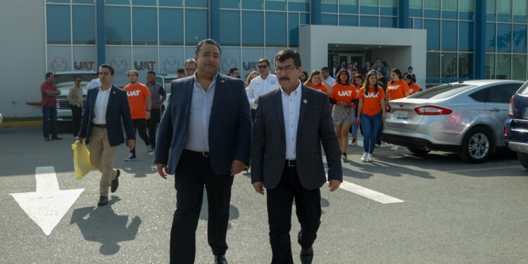 Presenta Dámaso Anaya proyectos académicos de la UAT en Nuevo Laredo