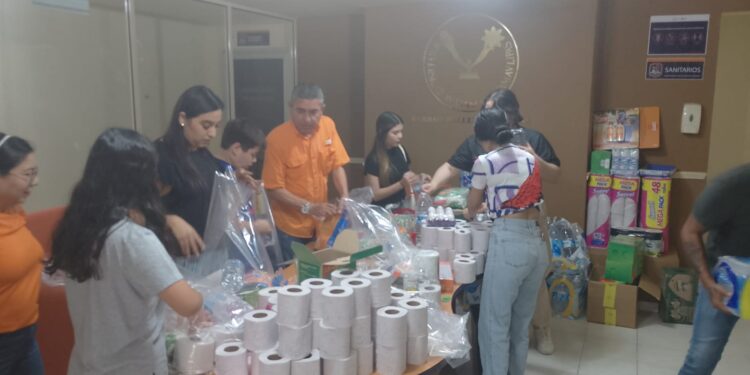 Universitarios llevan víveres a los afectados por explosión en Valle Hermoso