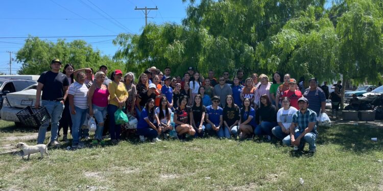 Universitarios llevan víveres a los afectados por explosión en Valle Hermoso