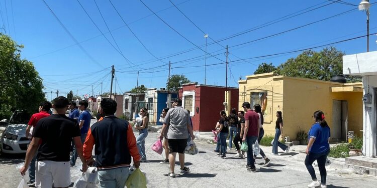 Universitarios llevan víveres a los afectados por explosión en Valle Hermoso