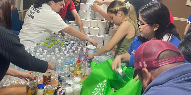 Universitarios llevan víveres a los afectados por explosión en Valle Hermoso