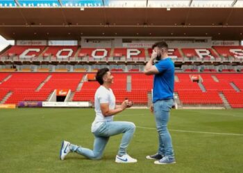 Cavallo, futbolista de Australia pide matrimonio a su novio en la cancha