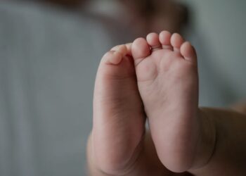 Bebé de dos meses es abandonada por su padres al interior de una casa, en Matamoros