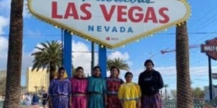 ¡Orgullo nacional! Seis mujeres Rarámuris corren maratón en Las Vegas