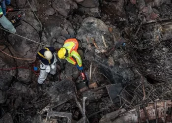 Vuelca autobús con peregrinos; suman ya 45 muertos