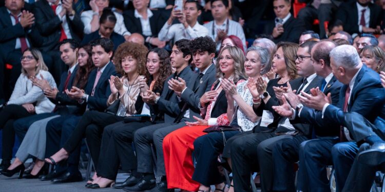 Anuncia Dámaso Anaya creación del Instituto de la Mujer Universitaria