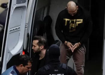 Influencer británico-estadounidese detenido por agresión sexual