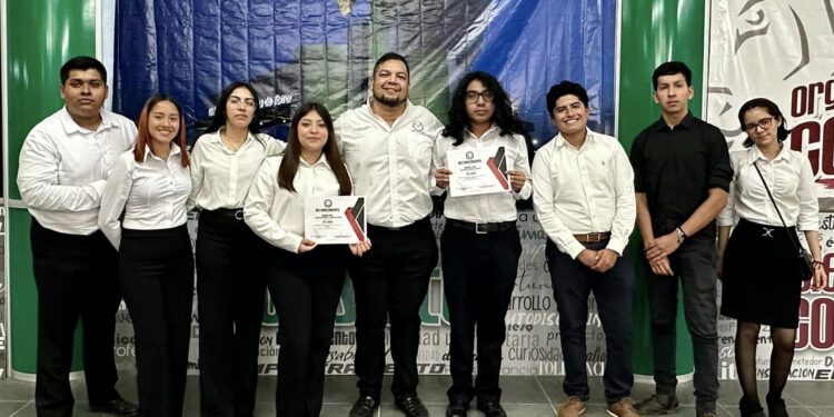 Obtiene la UAT primeros lugares en maratón de conocimientos