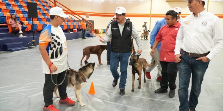 El rector de la UAT inaugura curso de adiestramiento canino K-9