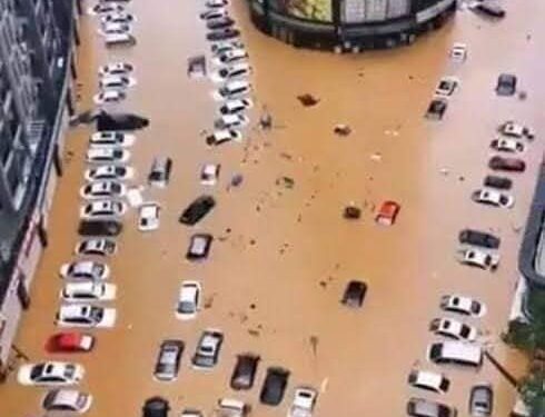 El peor diluvio en el desierto en los últimos 75 años golpea Dubai y causa caos