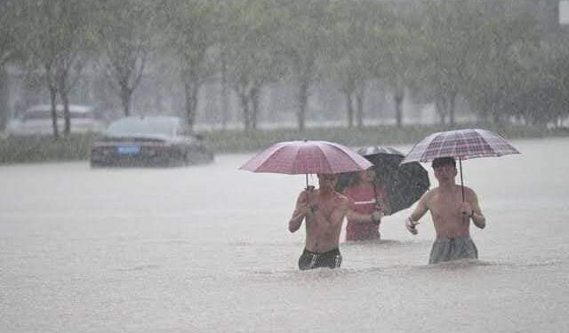 El peor diluvio en el desierto en los últimos 75 años golpea Dubai y causa caos