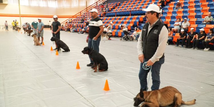 El rector de la UAT inaugura curso de adiestramiento canino K-9
