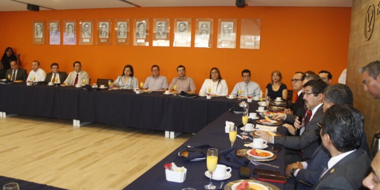 Entrega la UAT 37 médicos con las más altas calificaciones del EGEL Ceneval