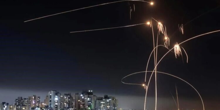 Irán lanza ataques con drones contra Israel