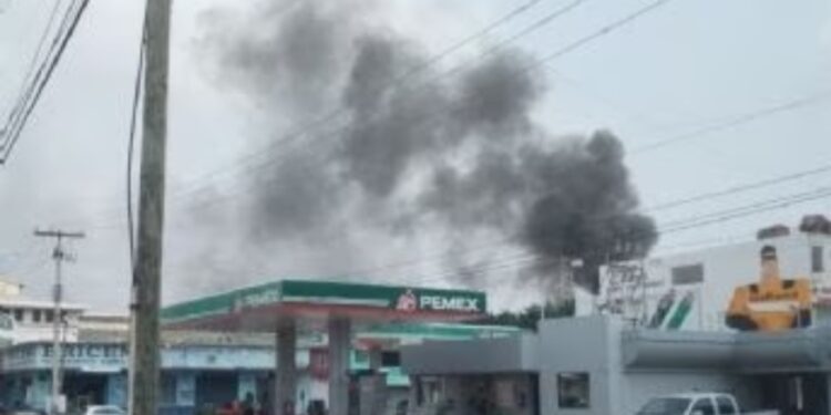 Explosión e incendio en instalaciones de CFE en zona centro de Tampico