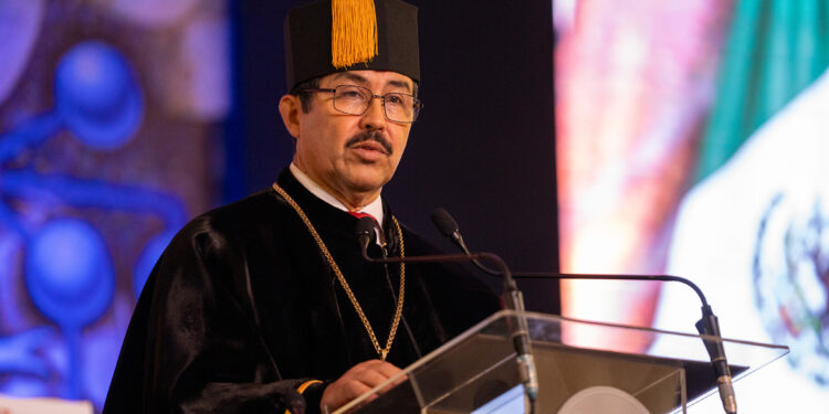 Rinde la UAT emotivo homenaje a su personal académico