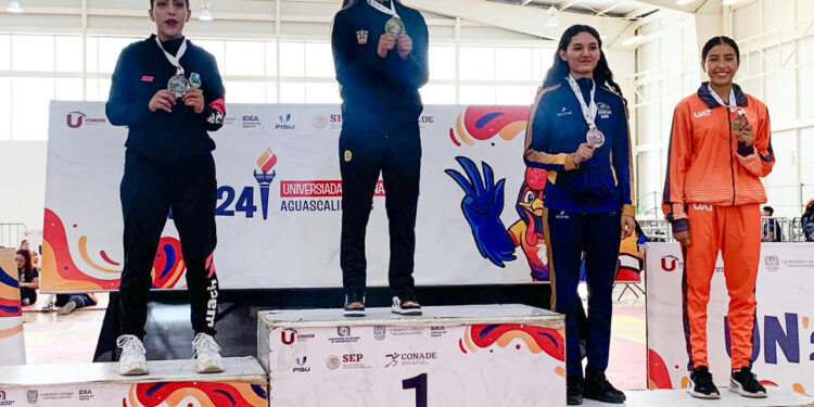 Laura Zamora da bronce en Karate para la UAT