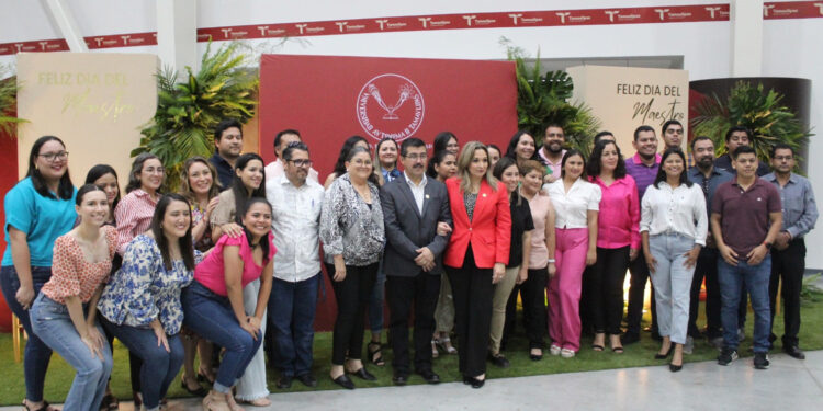 Destaca el rector Dámaso Anaya su reconocimiento a docentes de la UAT