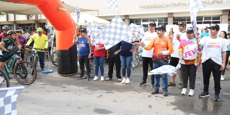 Celebra la UAT con gran éxito rodada deportiva familiar