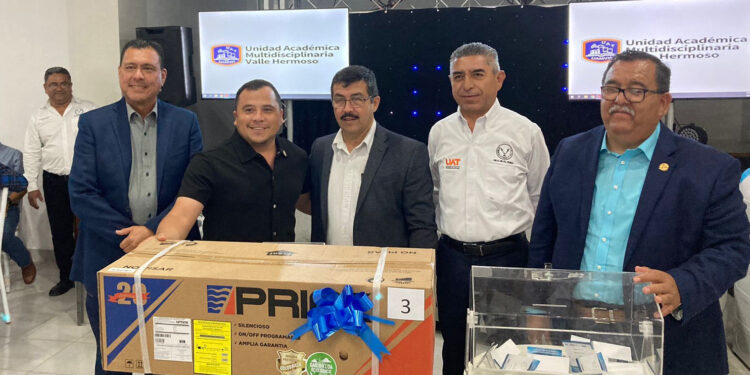 Destaca el rector Dámaso Anaya su reconocimiento a docentes de la UAT