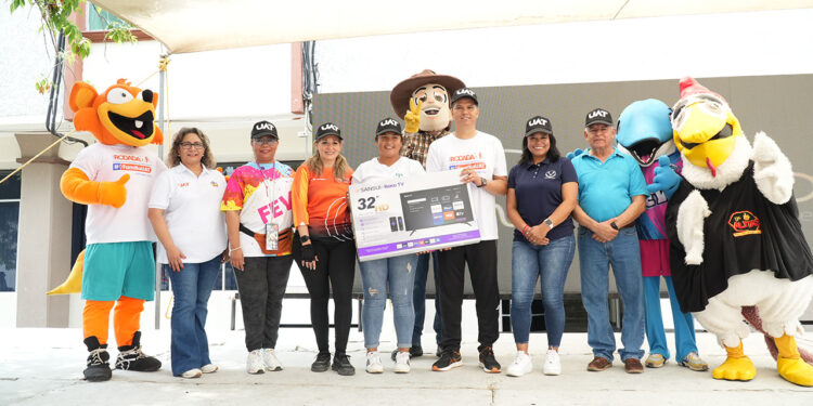 Celebra la UAT con gran éxito rodada deportiva familiar