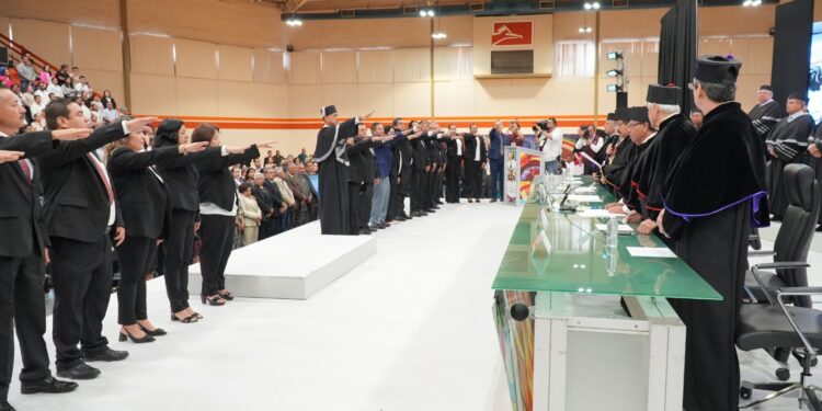 Rinde la UAT emotivo homenaje a su personal académico