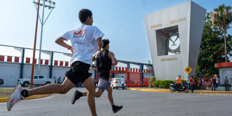 Éxito rotundo en Carrera y Caminata #Familia UAT