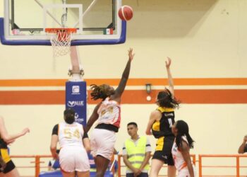 Correcaminos pierde serie en casa