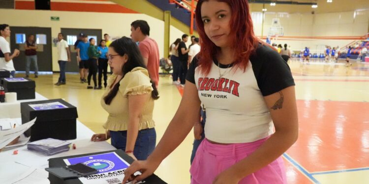 Participan estudiantes de la UAT en el simulacro Electoral Universitario