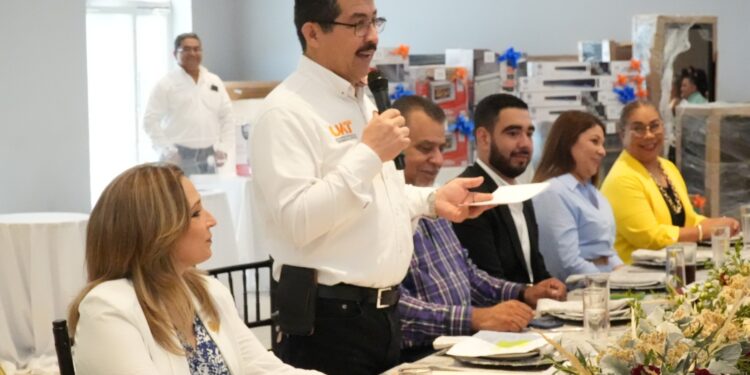 Preside el rector festejos en honor a las madres trabajadoras del SUTUAT