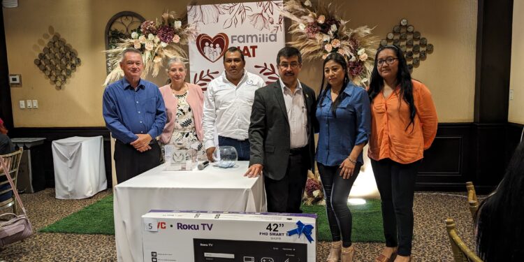 Preside el rector festejos en honor a las madres trabajadoras del SUTUAT