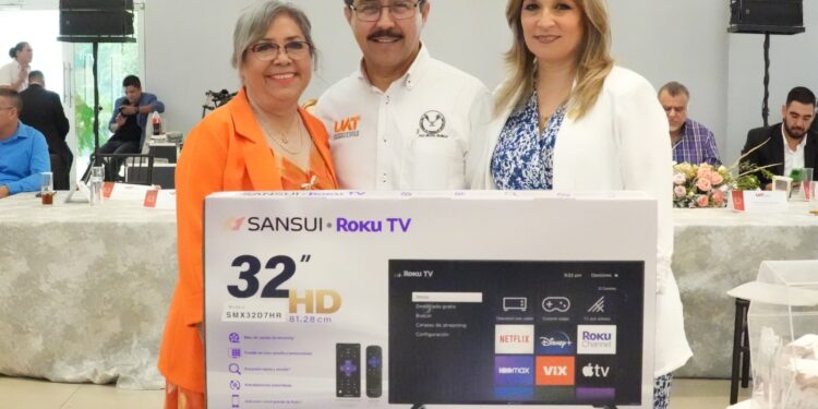Preside el rector festejos en honor a las madres trabajadoras del SUTUAT