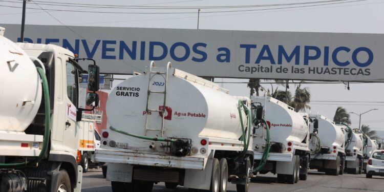 Envía Gobierno de Tamaulipas pipas para distribuir agua en la zona sur