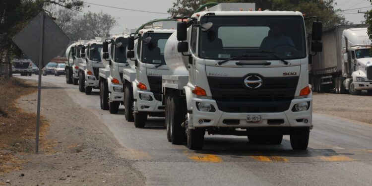 Envía Gobierno de Tamaulipas pipas para distribuir agua en la zona sur