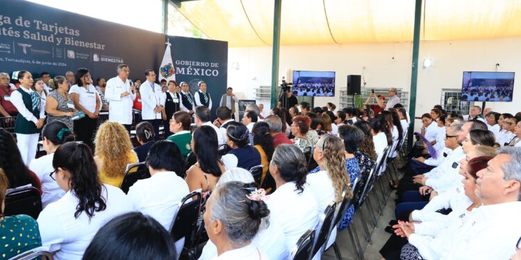Entrega Américo tarjetas del programa “La Clínica es Nuestra”; refuerzan atención médica