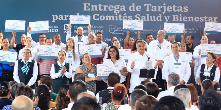 Entrega Américo tarjetas del programa “La Clínica es Nuestra”; refuerzan atención médica
