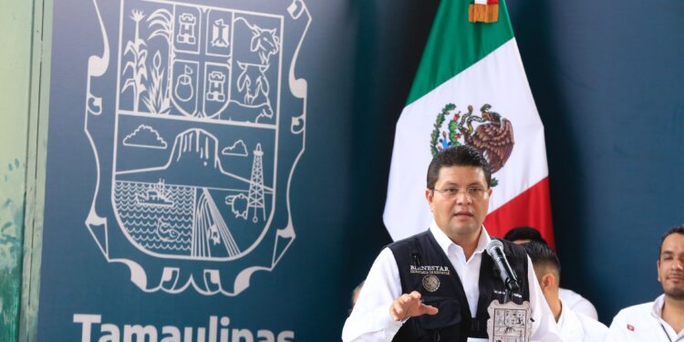 Entrega Américo tarjetas del programa “La Clínica es Nuestra”; refuerzan atención médica