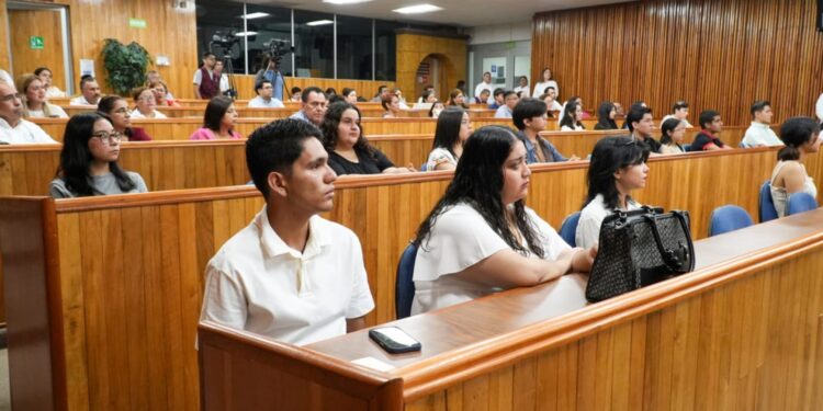 Reconoce la UAT el desempeño académico de estudiantes hijos del personal docente