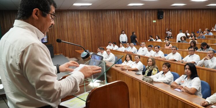 Reconoce la UAT el desempeño académico de estudiantes hijos del personal docente