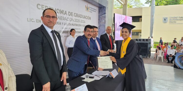 Rector de la UAT, Dámaso Anaya, preside graduación en la UAM Mante