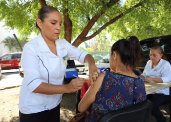 Llama Salud a la población a vacunarse en campaña intensiva